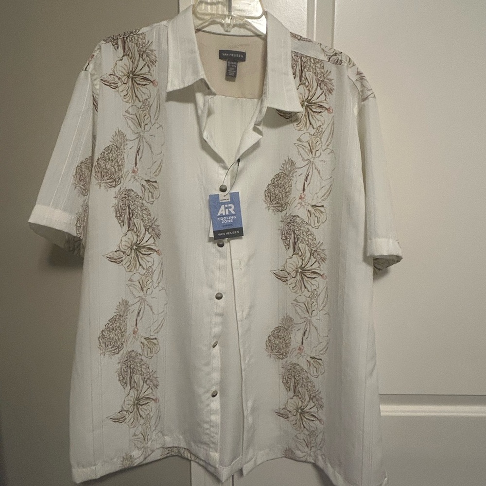 Van Heusen size XL (17-17.5) cream color new with tags